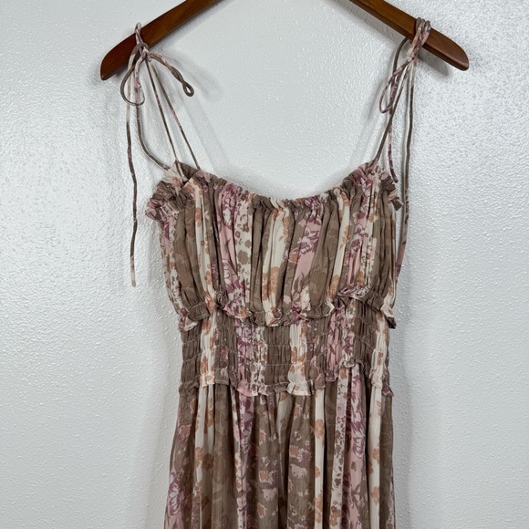 Vici Floral Smocked Waist Maxi Dress Size Medium - Picture 4 of 8